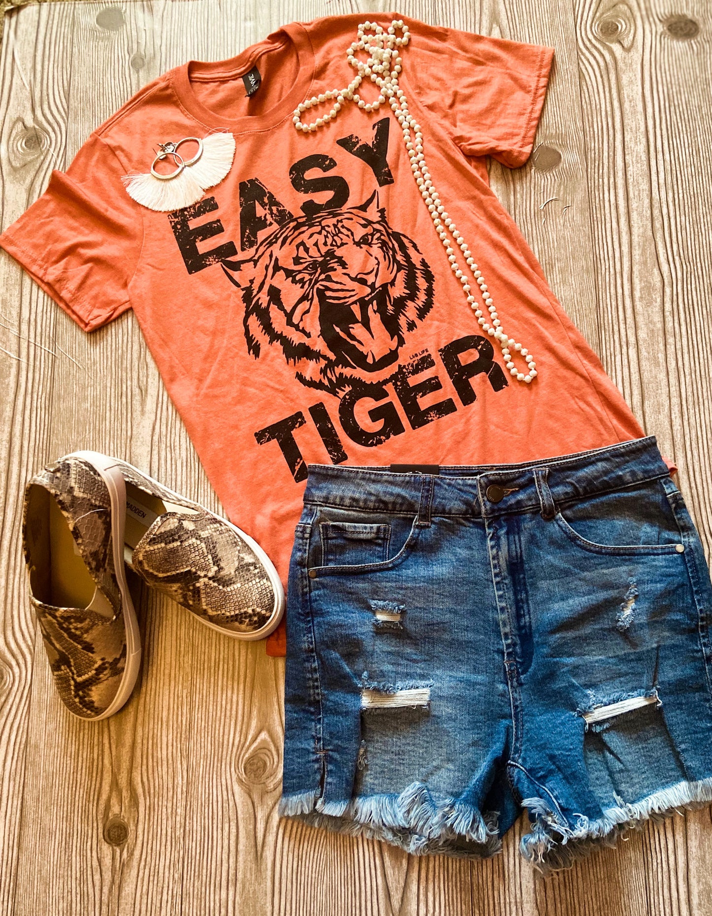 EASY TIGER TEE